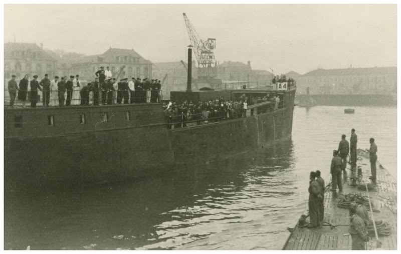 El U-68 regresando a puerto tras una misión