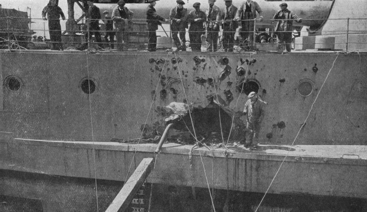 Vista de los daños producidos durante a Batalla de Jutlandia en el HMS Warspite