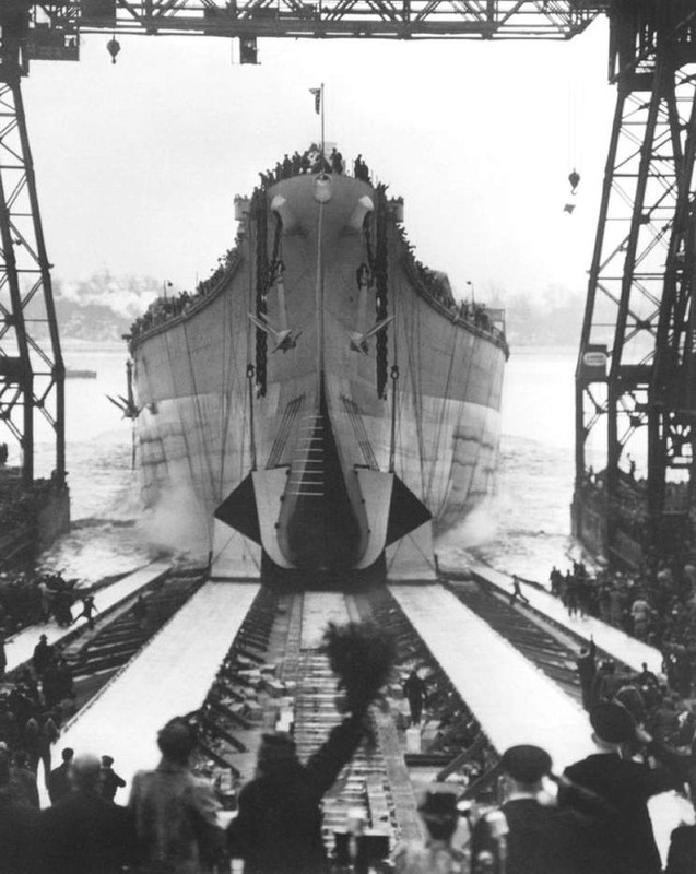 Vista de la Botadura del USS New Jersey BB-62 el 7 de diciembre de 1942