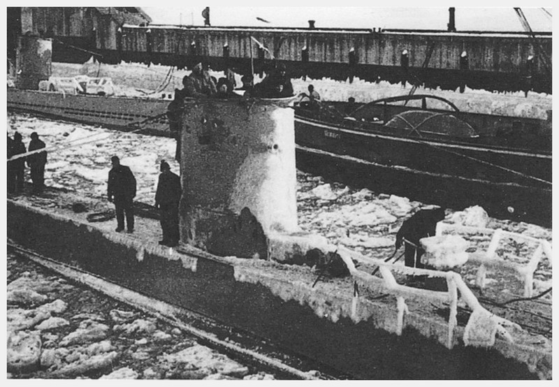 U-21 cubierto de hielo