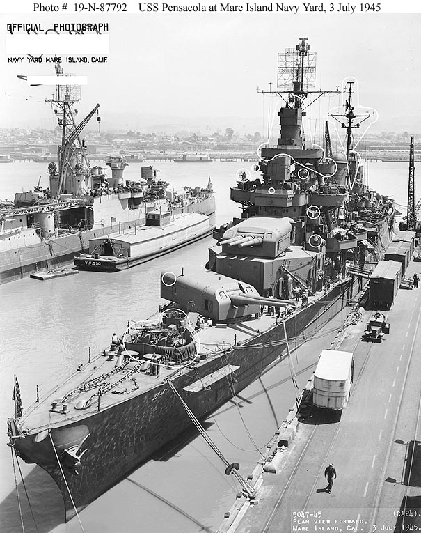 USS Pensacola en Mare Island Yard, el 3 de julio de 1945