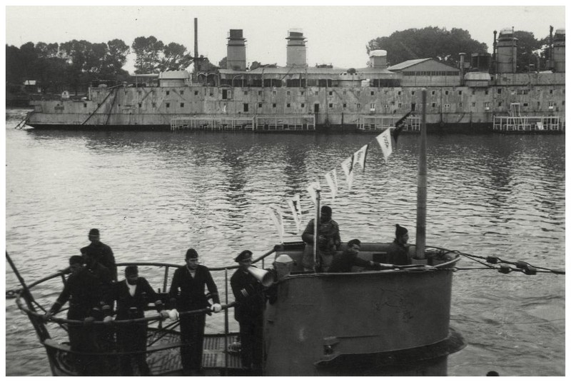 El U-34 entrando a puerto