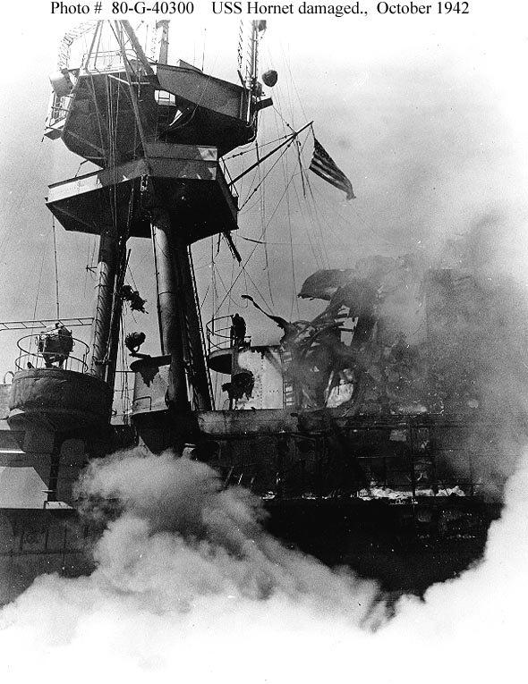 El USS Hornet CV-8 durante la Batalla de la Isla de Santa Cruz