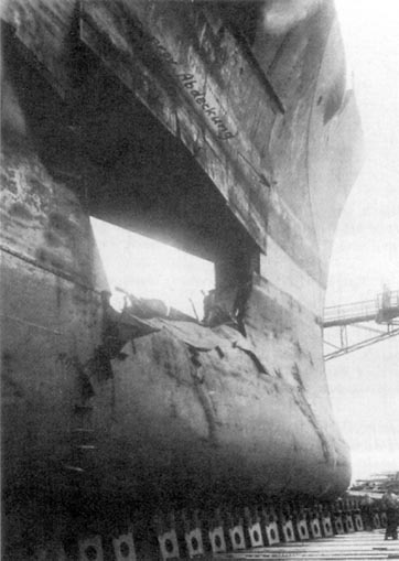 El 20 de junio de 1940 Gneisenau fue golpeado por un torpedo del submarino británico HMS Clyde que hizo un enorme agujero en su casco