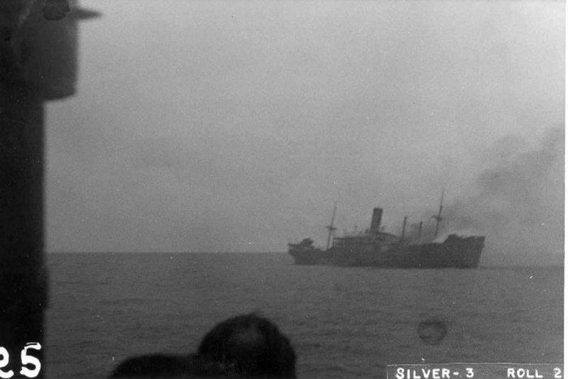 Hundimiento del Johore Maru por un ataque de torpedos del USS Silversides
