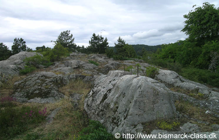 Los restos del monumento Blücher en Askholmen. Sólo la base de hormigón se mantiene como el monumento fue destruido por la resistencia noruega en mayo de 1945