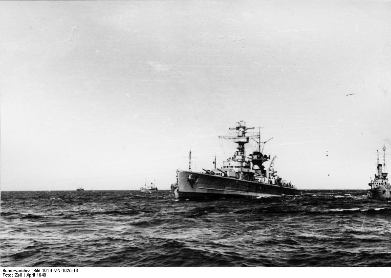 El Lützow en el mar poco después de ser torpedeado por el sumergible británico HMS Spearfish. Abril de 1940