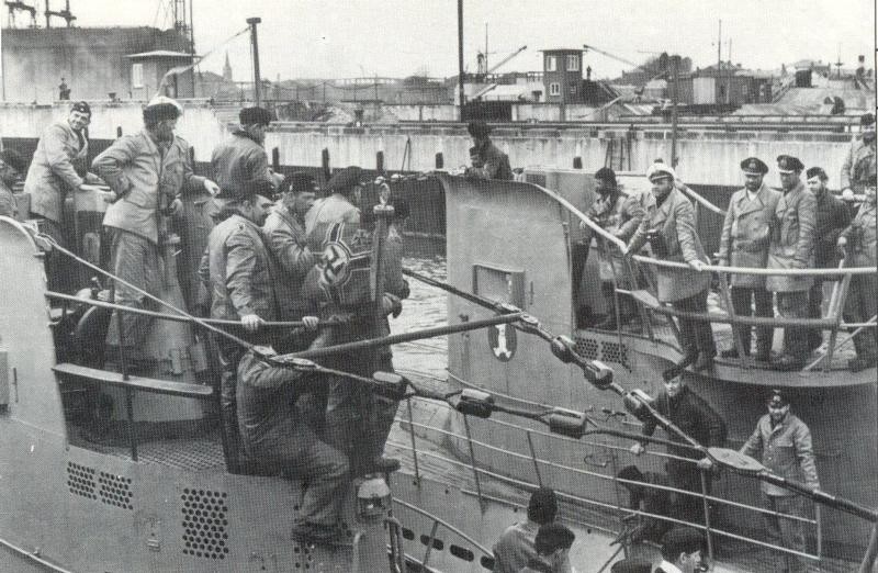 El U-30 el verano de 1943