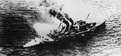 5 de abril de 1942. El crucero Cornwall se hunde después del ataque de aviones del Soryu