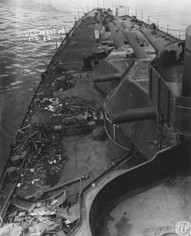 Castillo de proa del USS West Virginia BB-48 el 5 de enero de 1942