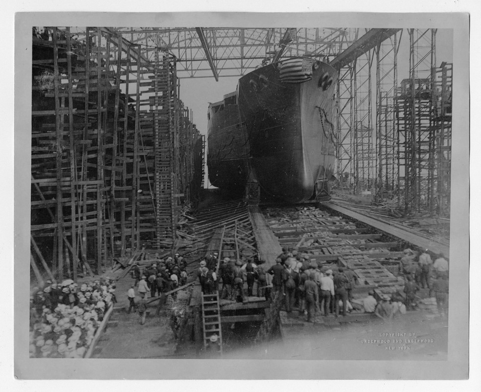 El USS Nevada BB-36 el dia de su botadura, el 11 de julio de 1914