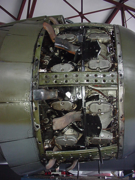 Vista Lateral del Motor Radial Wright R-2600-29 Cyclone de 1.850 CV