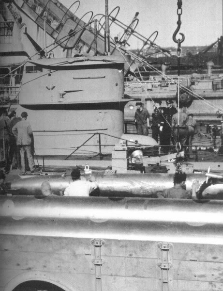 Carga de Torpedos en el U-69