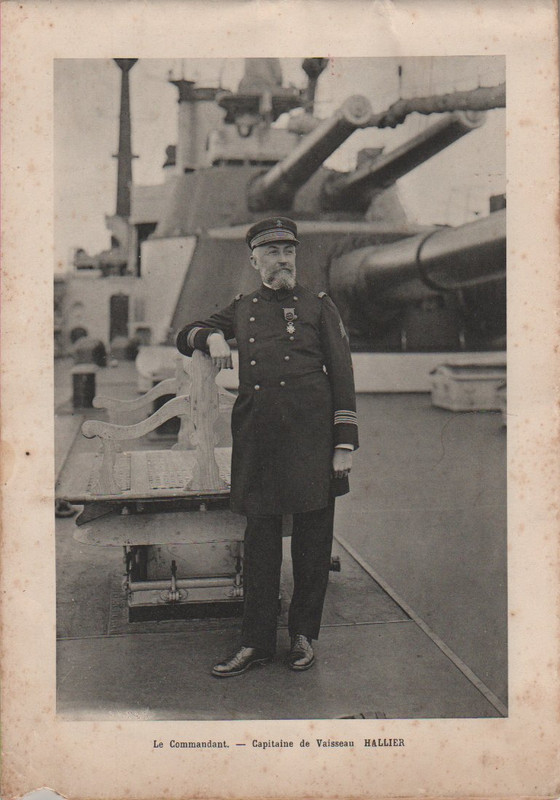 Comandante del FNS Provence. Capitán de Vaiseeau Hallier