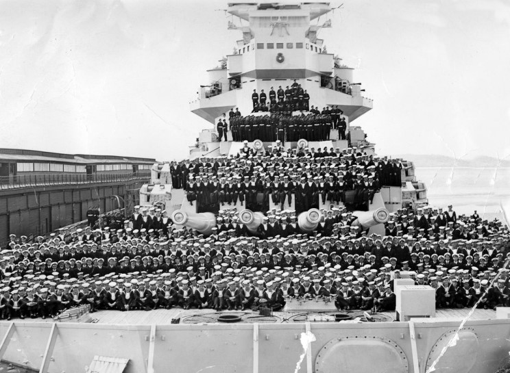 En 1945, Oficiales y marinería del HMS Duke of York en Hobart, Tasmania