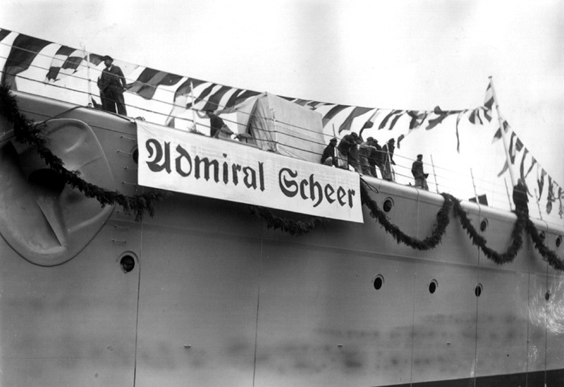 El Admiral Scheer durante su botadura