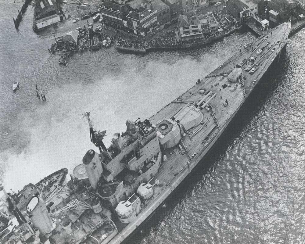 HMS Vanguard en Portsmouth, Inglaterra