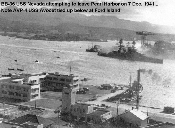 El USS Nevada durante su salida