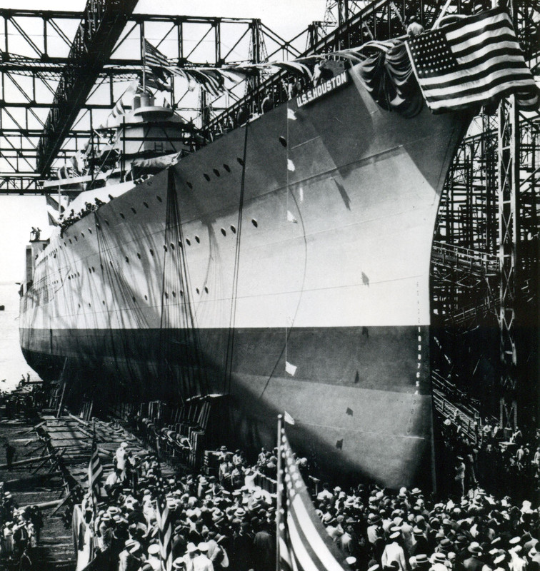 El USS Houston el día de su botadura