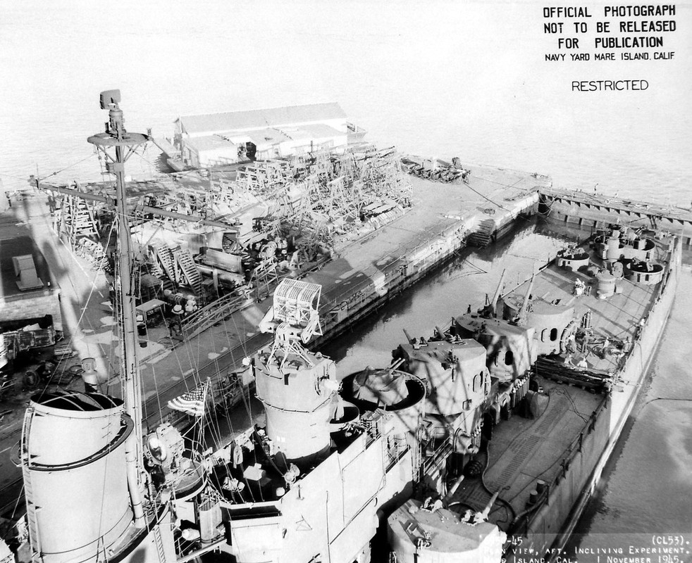 USS San Diego en el dique seco Nº 2 del Astillero Naval Mare Island, Vallejo, California