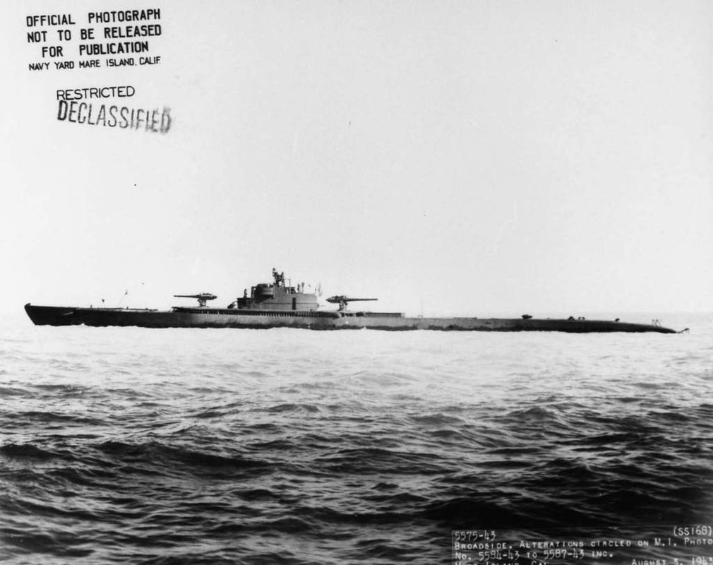 Vista lateral del Nautilus SS-168 frente a Mare Island el 3 de agosto de 1943
