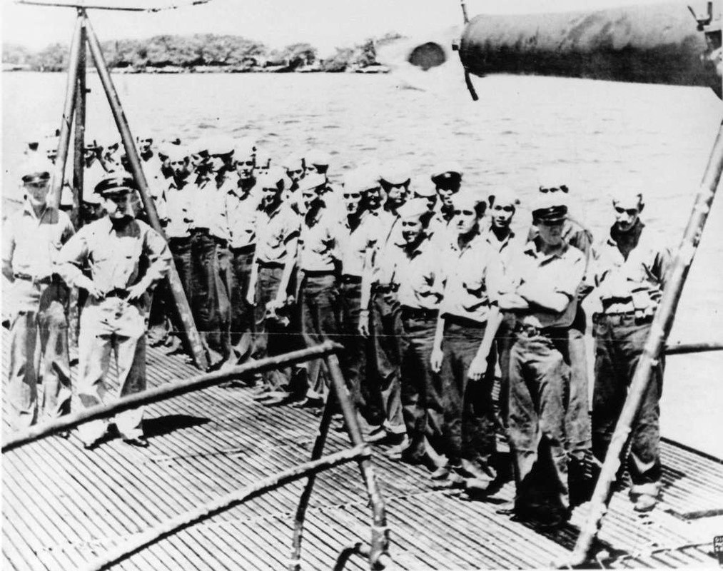 Foto de la tripulación del Nautilus SS-168 después de la incursión de Makin. Pearl Harbor, Hawaii, el 25 de agosto de 1942