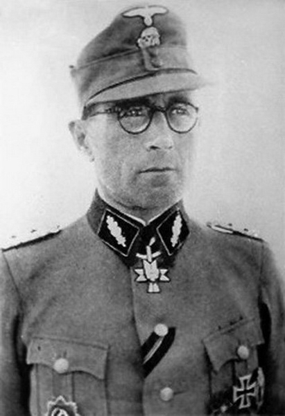 SS-Oberführer August Schmidthuber. 1 de mayo de 1944 - enero de 1945