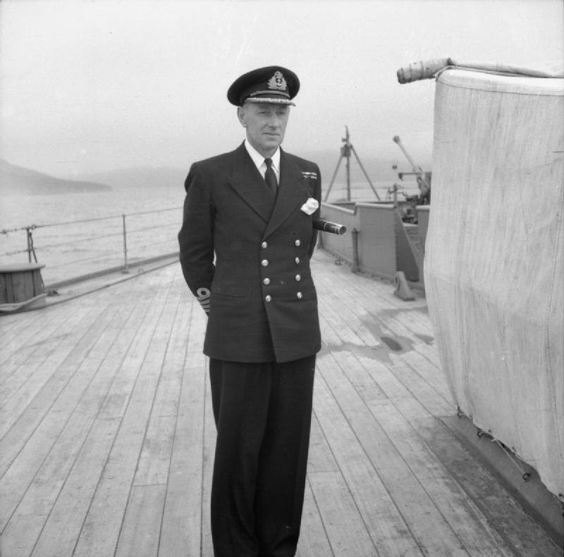 Capitán de Navío John Leach