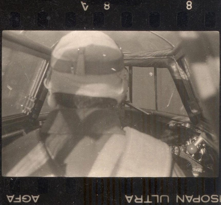 Vista del habitáculo y el piloto de un Be.88