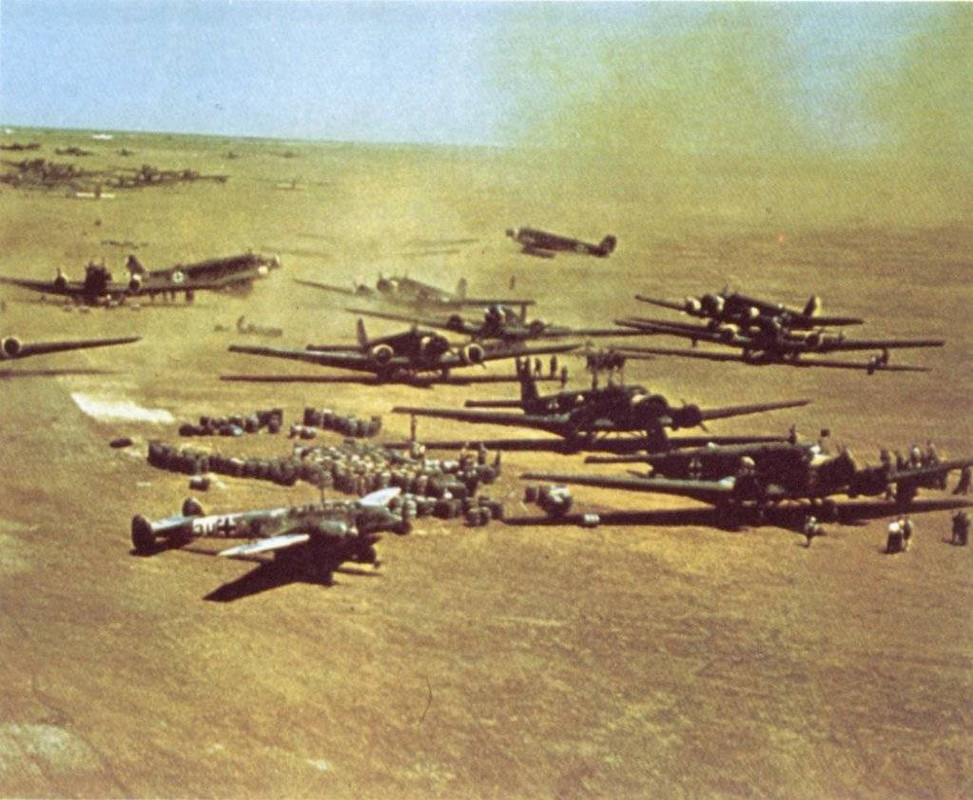Junkers Ju 52 en un aeródromo de campo