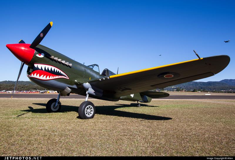 Curtiss P-40N-1CU Warhawk con número de Serie 28439 42-104687 VH-ZOC se conserva en el Alan Arthur en Albury, Australia