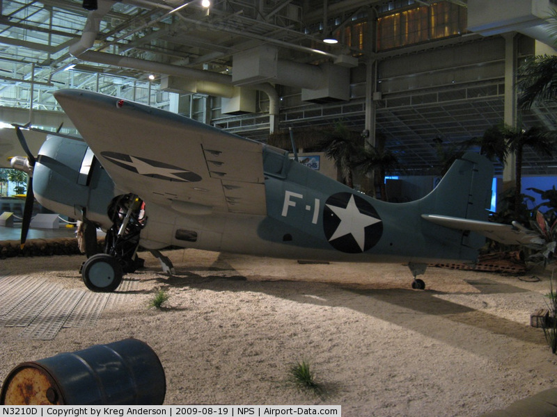 Grumman F4F-3 Wildcat con número de Serie 12296 conservado en el Pacific Aviation Museum en Ford Island, Hawai