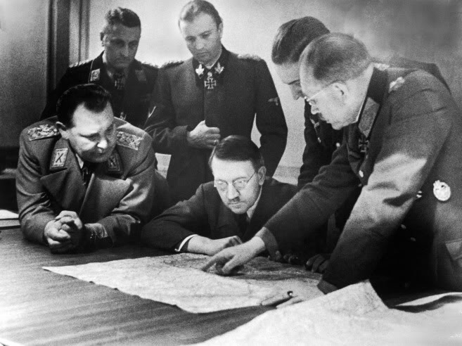 Hitler y su Estado Mayor General, a finales de 1944