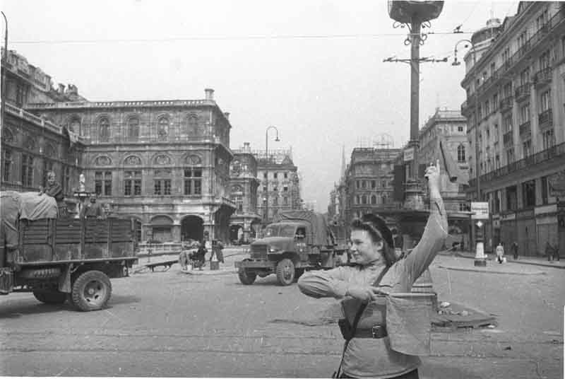 Entrada de los soviéticos en Viena y Budapest