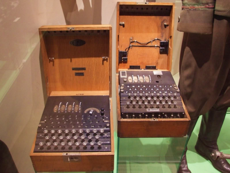 Dos máquinas Enigma en excelente estado de conservación