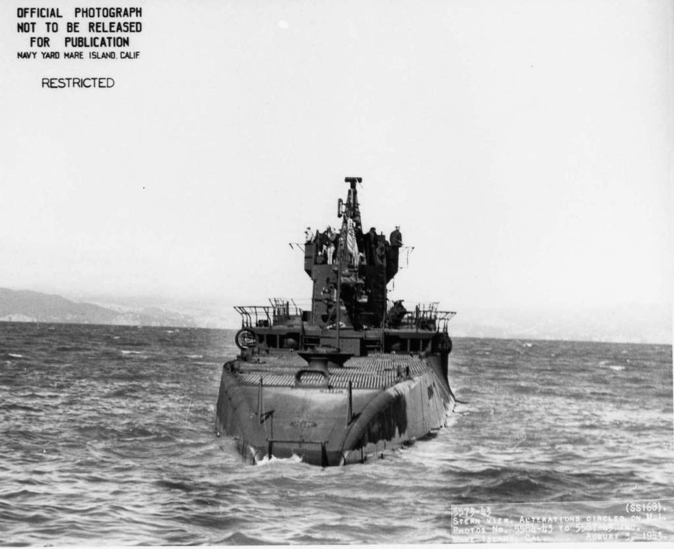 Vista de popa del Nautilus SS-168 frente a Mare Island el 3 de agosto de 1943