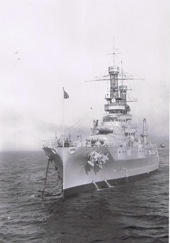El USS Arizona llegando a puerto, el 16 de agosto de 1928