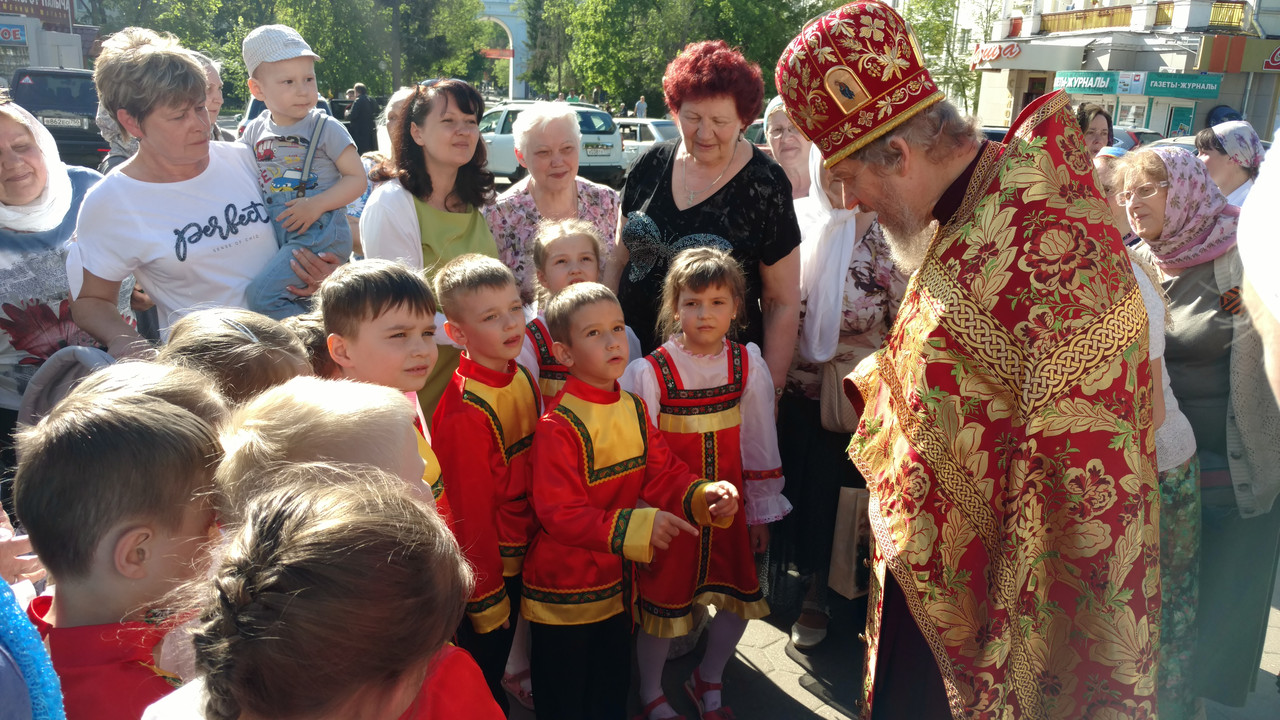 Феодоровская церковь ковров. Храм Феодоровской иконы Божией матери в Коврове. Храм Феодоровской иконы Божией матери в Астрахани. Ковров Феодоровская Церковь.