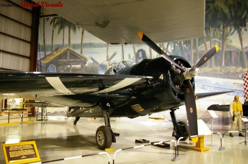 Grumman F6F-5K Hellcat con número de Serie 79683 conservado en el Kalamazoo Aviation History Museum en Kalamazoo, Michigan
