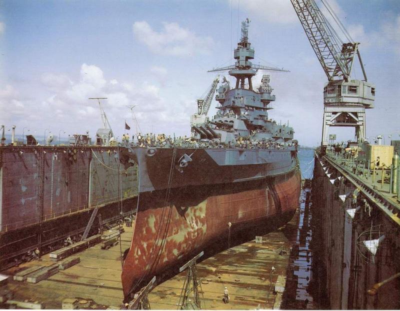 El USS Pennsylvania en dique seco, alrededor de octubre de 1944