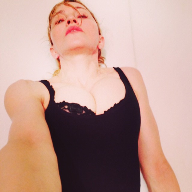 Madonna-_Vagina-_Selfie-10