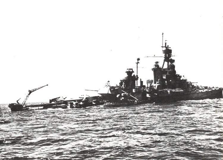 Estado en que quedó el USS Pennsylvania tras la explosión