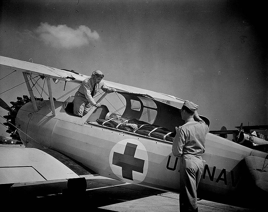 Un Boeing Stearman N2S Kaydet usado como Ambulancia en la Base Aeronaval de Corpus Christi, Texas USA, en 1942