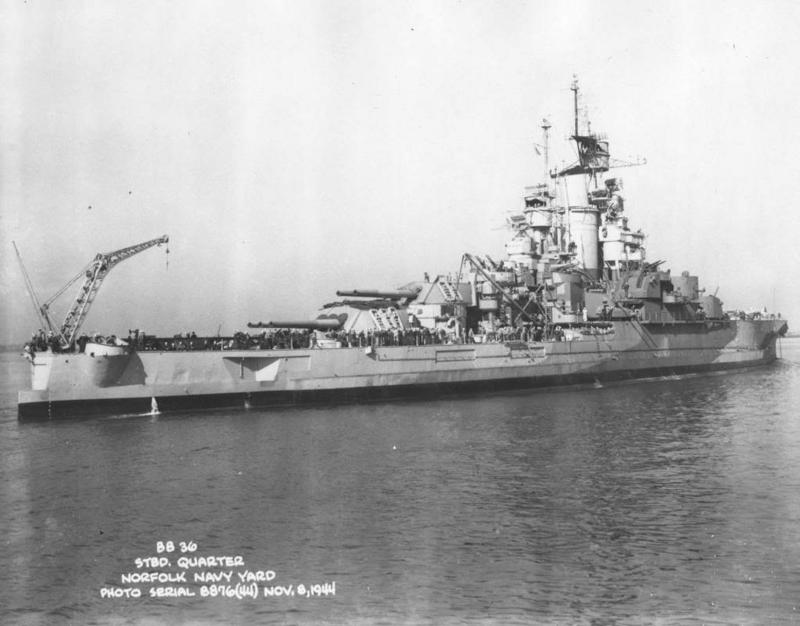 Instantánea del USS Nevada en los Astilleros de Norfolk el 8 de noviembre de 1944