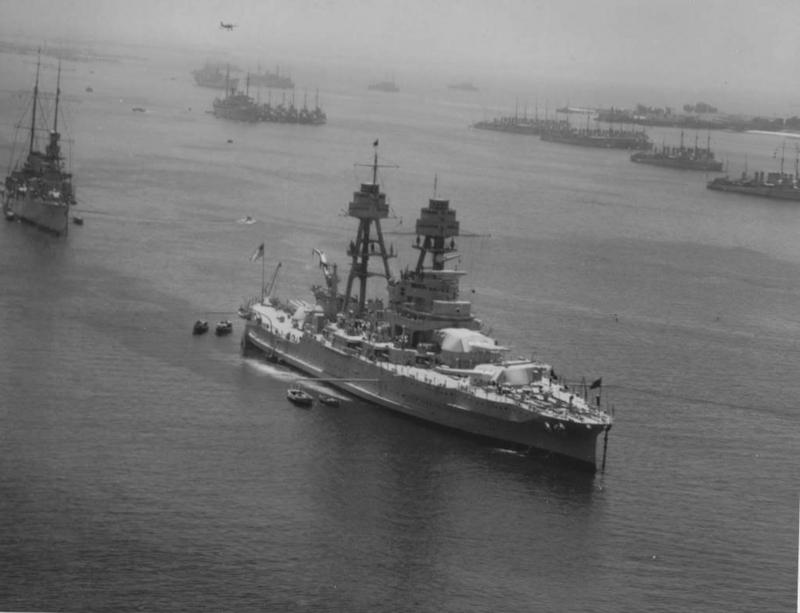 El USS Pennsylvania en San Diego el 7 de junio de 1932