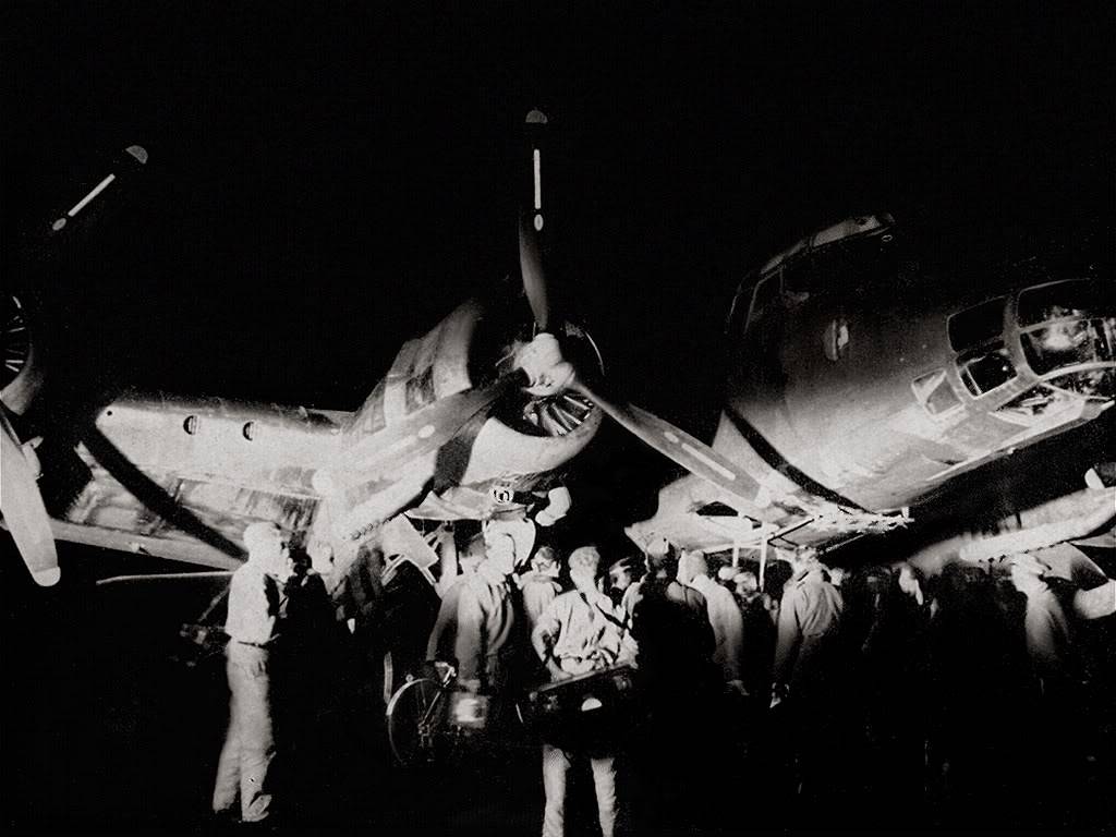 P.108B realizando un entrenamiento nocturno en el aeropuerto de Guidonia para prepararse para el bombardeo de Gibraltar en junio de 1942