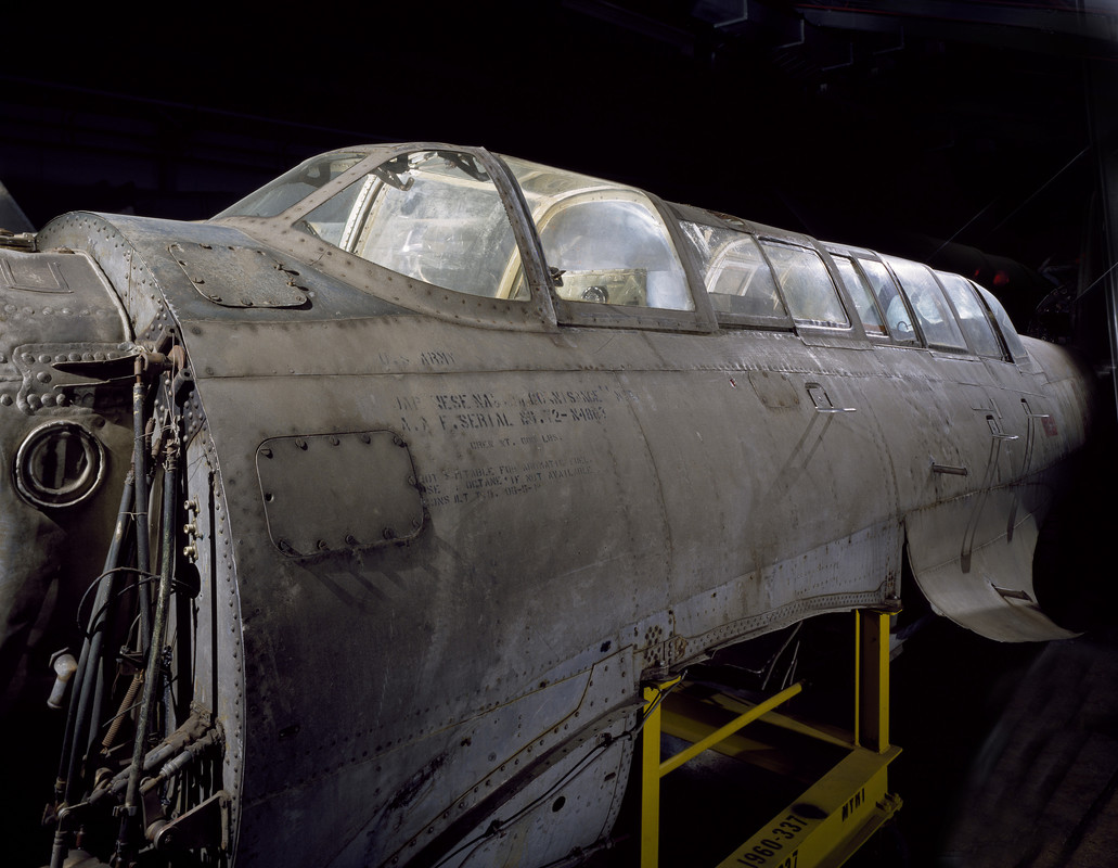 Un sección de un C6N está expuesto en el National Air and Space Museum en Washington