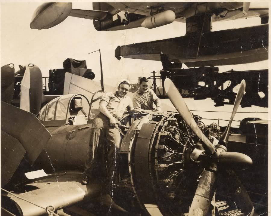Revisión mecánica de un Curtiss SC-1 Seahawk