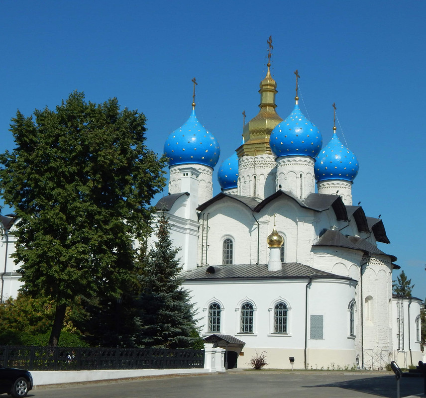 Казанские православные храмы. Благовещенский собор Казанского Кремля Казань купола. Православный собор в Казанском Кремле. Благовещенский собор Казанского Кремля с высоты. Казанский храм бело синий.