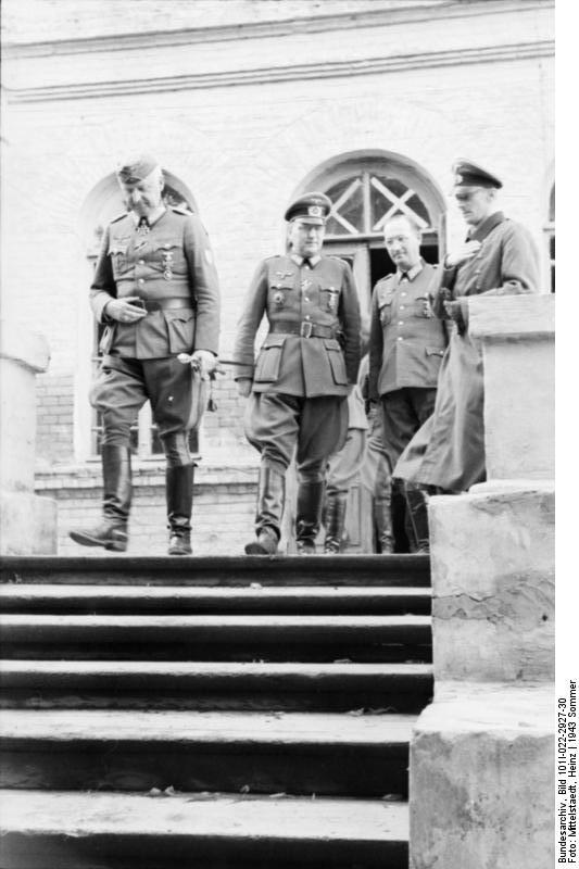 Generales después de reunirse con el Mariscal de campo Erich von Manstein, Rusia el 21 de junio de 1943